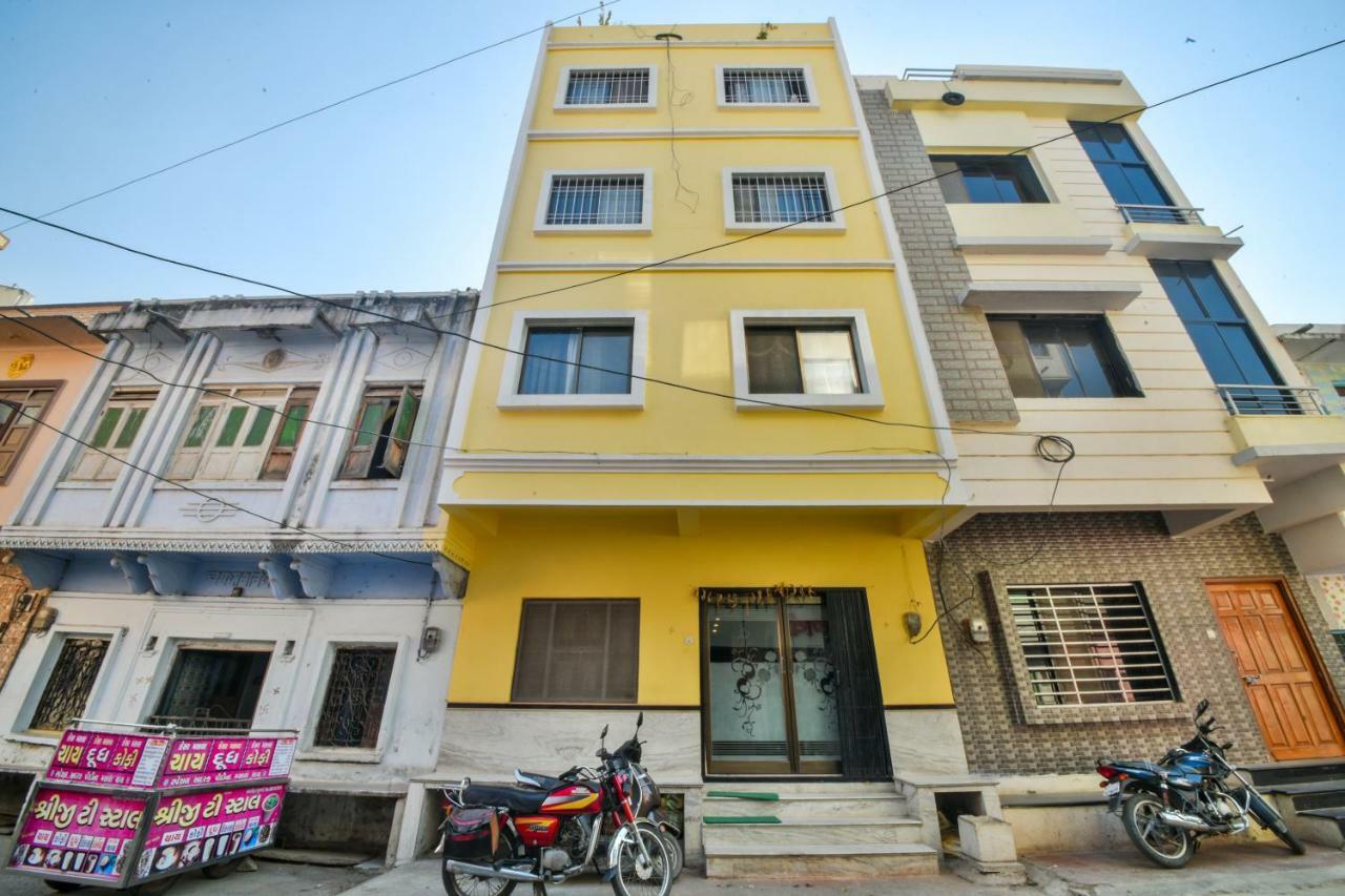 Hotel Vinayaka Nāthdwāra Buitenkant foto