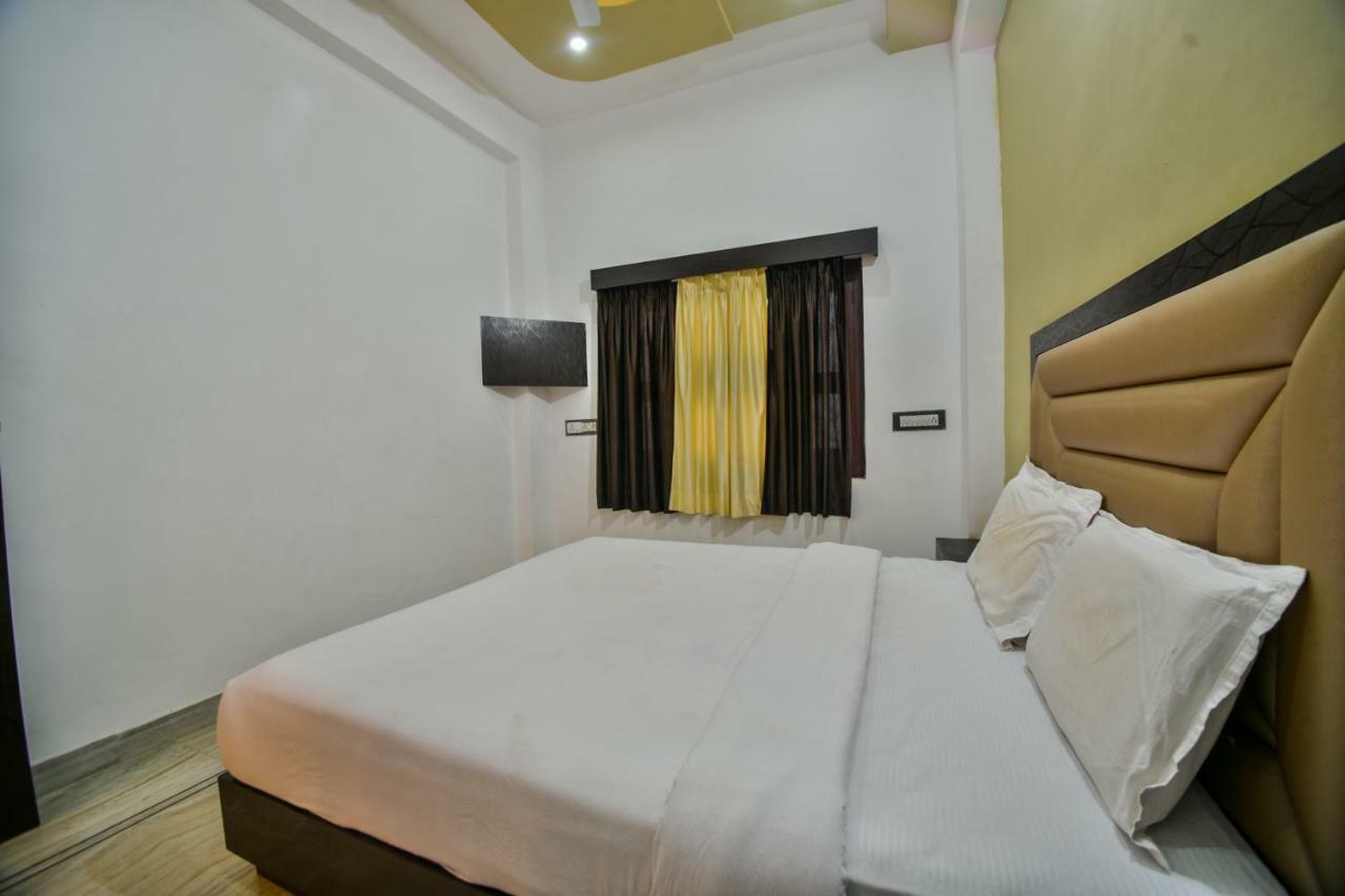 Hotel Vinayaka Nāthdwāra Buitenkant foto