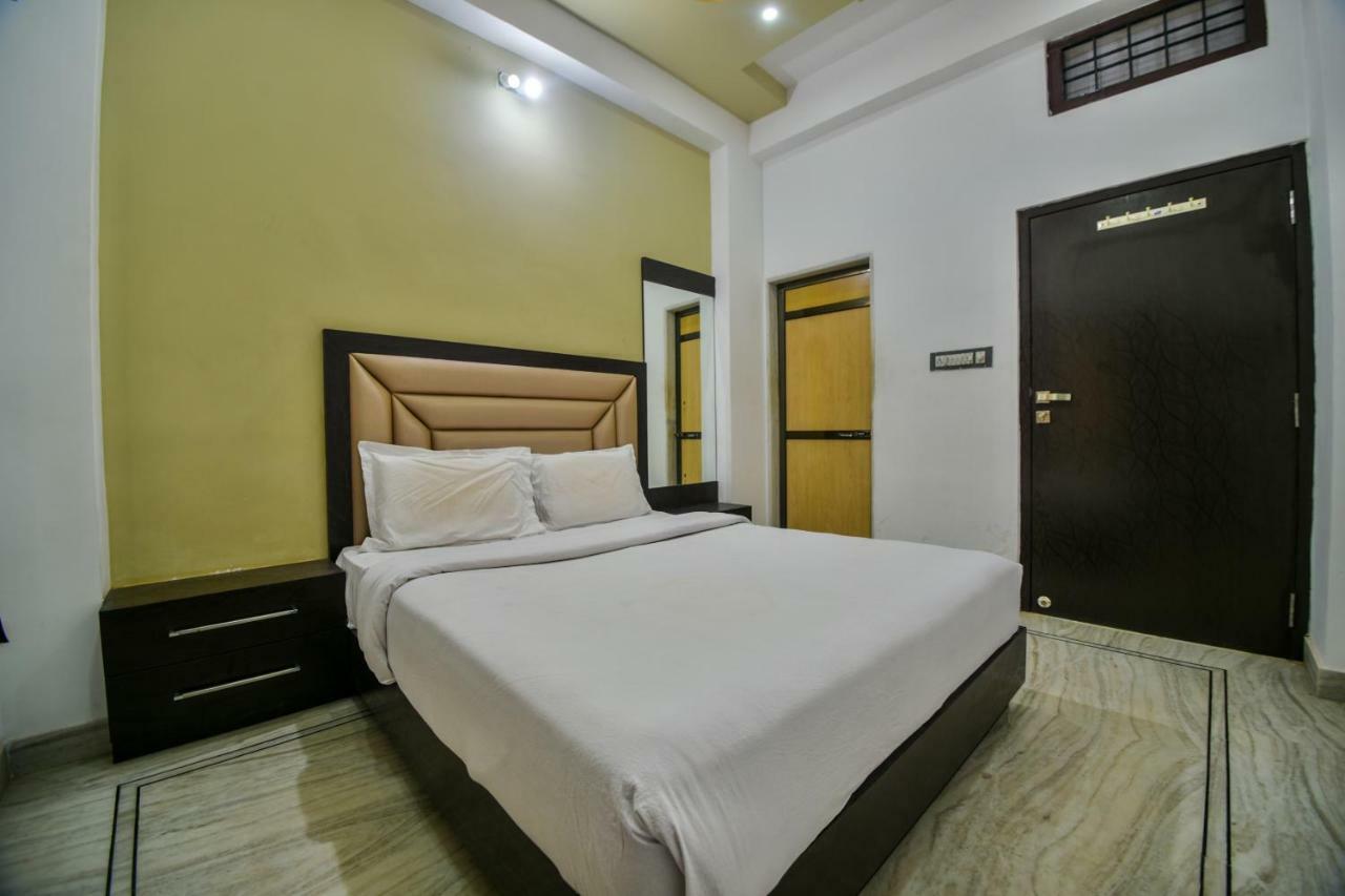 Hotel Vinayaka Nāthdwāra Buitenkant foto