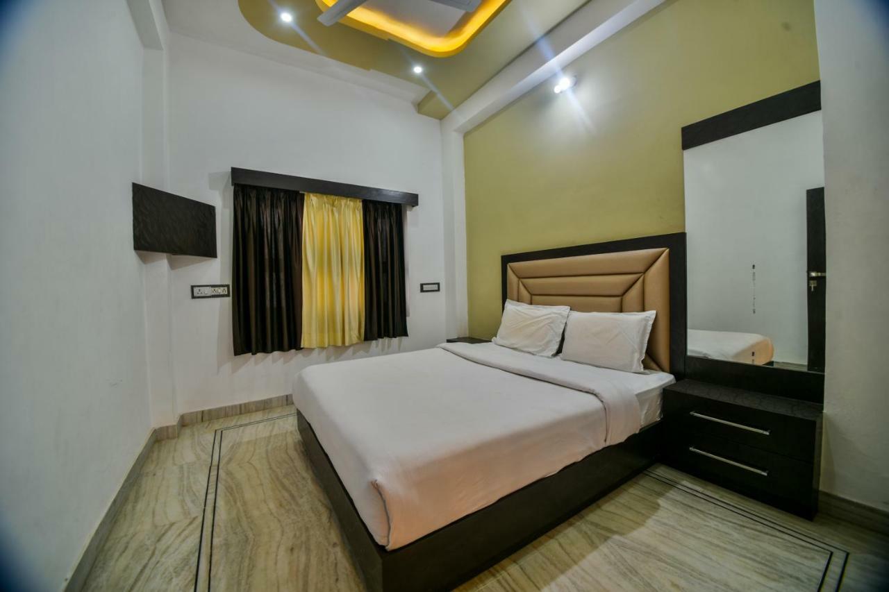 Hotel Vinayaka Nāthdwāra Buitenkant foto