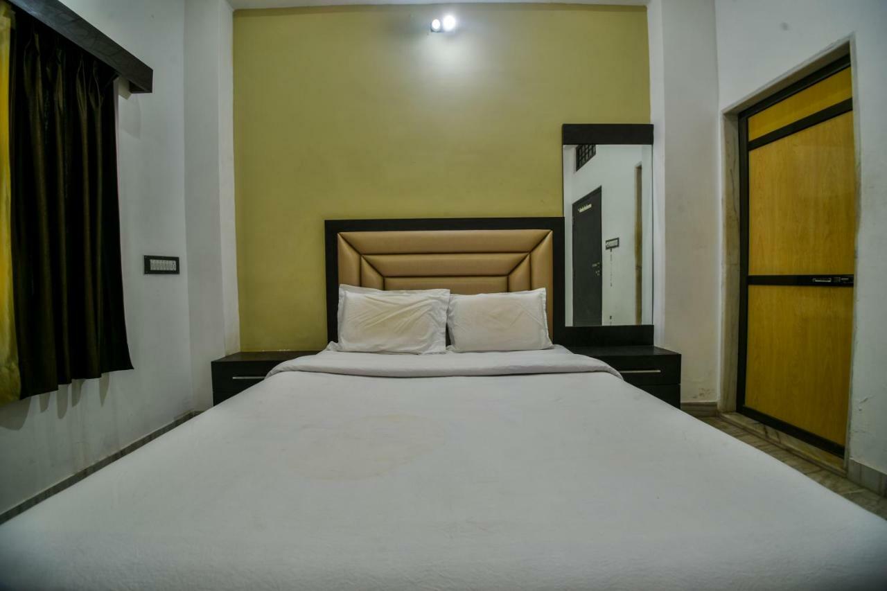 Hotel Vinayaka Nāthdwāra Buitenkant foto