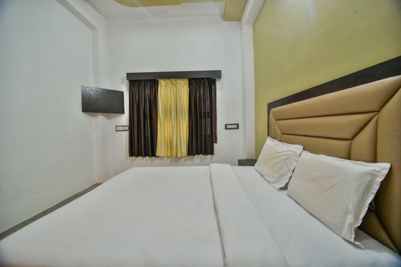 Hotel Vinayaka Nāthdwāra Buitenkant foto