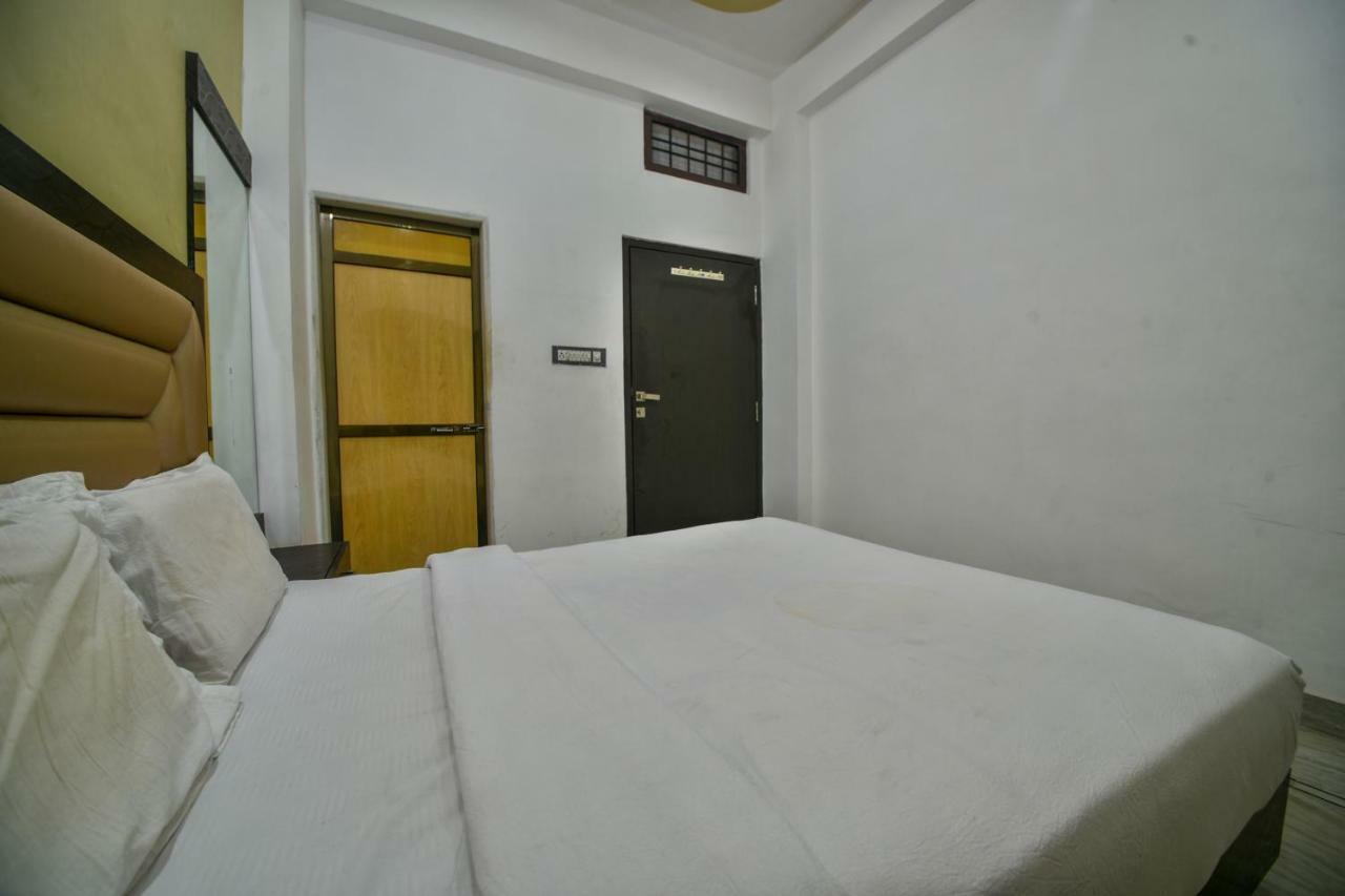 Hotel Vinayaka Nāthdwāra Buitenkant foto