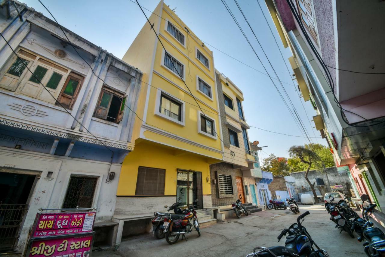 Hotel Vinayaka Nāthdwāra Buitenkant foto