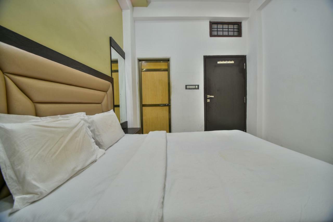 Hotel Vinayaka Nāthdwāra Buitenkant foto